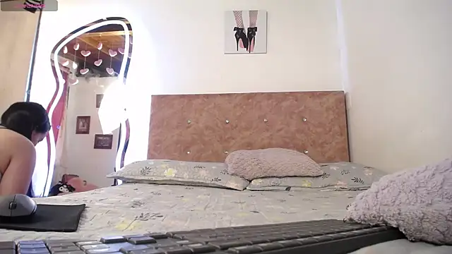 solpeich online show from November 4, 2025, 5:01 pm