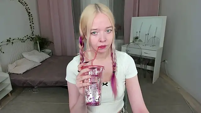 BellaMontgomery online show from January 15, 2026, 4:22 pm