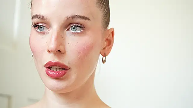 ellaa91 online show from October 31, 2025, 6:53 pm