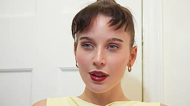 ellaa91 online show from November 3, 2025, 7:48 pm