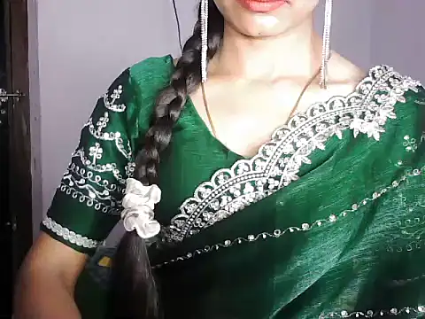 Snapshot of ROSE_GOLDE chatting on February 5, 2026, 2:43 pm ROSE GOLDE online show from February 5, 2026, 2:43 pm