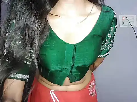 Snapshot of ROSE_GOLDE chatting on February 11, 2026, 6:35 pm ROSE GOLDE online show from February 11, 2026, 6:35 pm