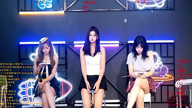 Snapshot of EYgirl222 chatting on September 30, 2025, 8:19 am EYgirl222 online show from September 30, 2025, 8:19 am