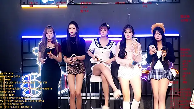 Snapshot of EYgirl222 chatting on October 12, 2025, 8:24 am EYgirl222 online show from October 12, 2025, 8:24 am