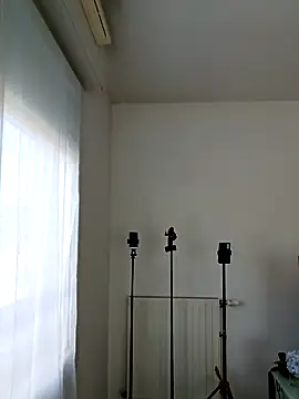 iamlalamilano online show from April 20, 2026, 11:13 am