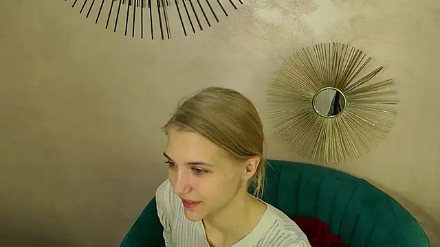 4example Chloe online show from March 27, 2026, 5:35 am