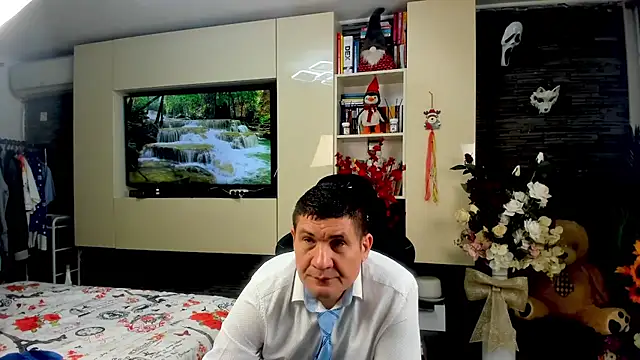 SpartacusDaddy48 online show from April 18, 2026, 5:39 pm