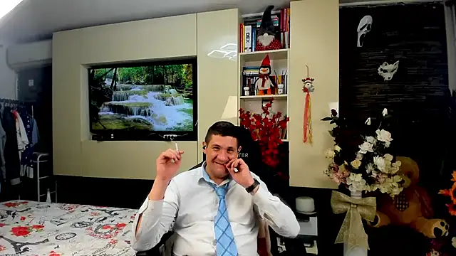 SpartacusDaddy48 online show from April 18, 2026, 8:31 pm