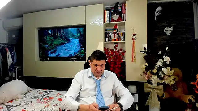 SpartacusDaddy48 online show from April 19, 2026, 7:49 pm