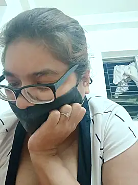 Elie couple143 online show from September 27, 2025, 4:23 pm