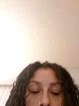 sweetnjuicyyy online show from October 2, 2025, 5:25 am