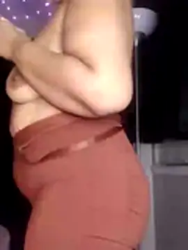 sweetnjuicyyy online show from November 11, 2025, 4:12 am