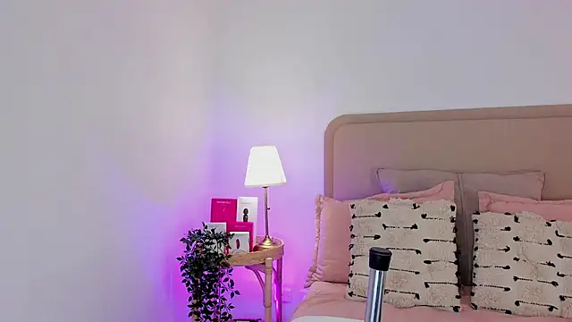 Cutie Riley online show from September 15, 2025, 1:44 pm