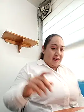 Snapshot of Caroomoom27 chatting on December 18, 2025, 4:57 pm Caroomoom27 online show from December 18, 2025, 4:57 pm