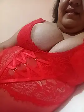 Snapshot of Caroomoom27 chatting on February 16, 2026, 7:26 am Caroomoom27 online show from February 16, 2026, 7:26 am