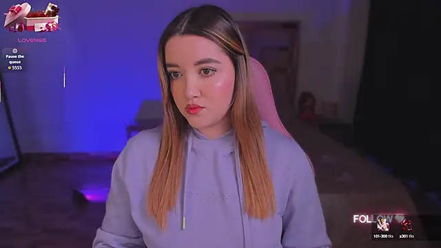 lunaarose online show from October 4, 2025, 4:43 am