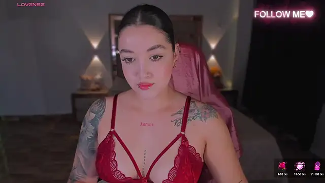 lunaarose online show from November 27, 2025, 12:46 am