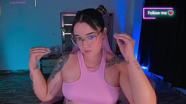 lunaarose online show from February 14, 2026, 5:37 am