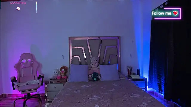 lunaarose online show from March 18, 2026, 3:42 am