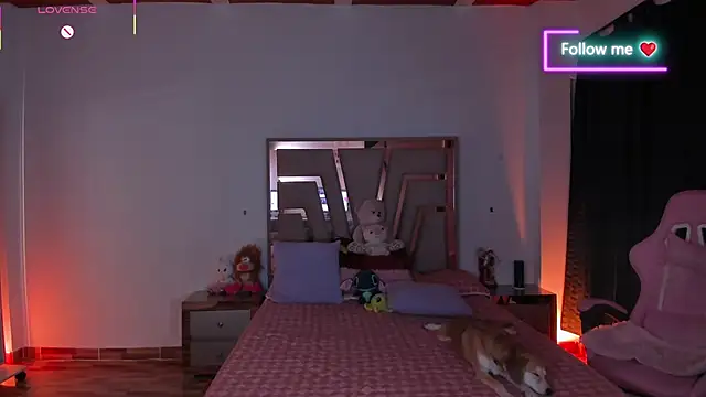 lunaarose online show from April 23, 2026, 4:46 am