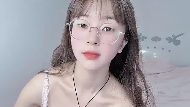 nini a online show from September 10, 2025, 4:45 am