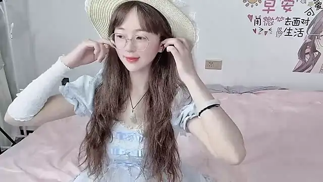 nini a online show from September 19, 2025, 1:12 pm