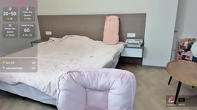 nini a online show from November 13, 2025, 7:51 am