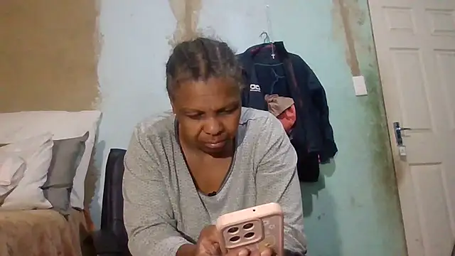 Snapshot of Nicky52 chatting on May 13, 2026, 11:22 pm Nicky52 online show from May 13, 2026, 11:22 pm