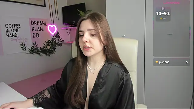 LiaWoow online show from September 13, 2025, 6:46 am