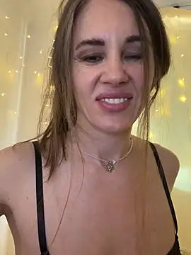 LucieMack online show from May 28, 2026, 12:46 pm