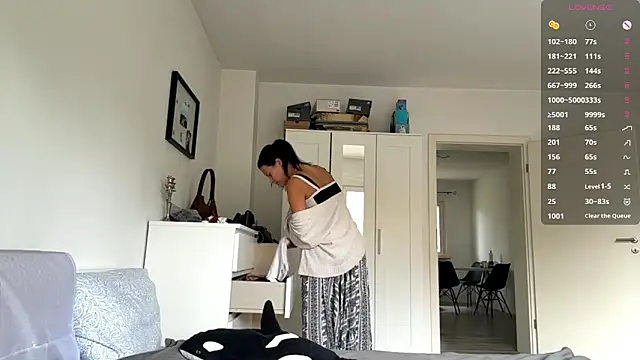 MaydaCornwall online show from October 5, 2025, 9:07 am