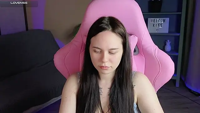 Alice Moondark online show from October 8, 2025, 8:50 pm