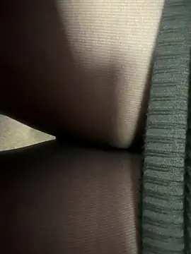 HiddenHoneyLDN online show from December 3, 2025, 9:29 am