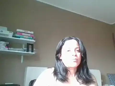 ITALIANASISIXX online show from April 14, 2026, 6:52 am