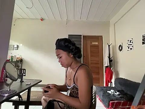 Snapshot of PinayLina18 chatting on June 4, 2026, 4:18 am PinayLina18 online show from June 4, 2026, 4:18 am
