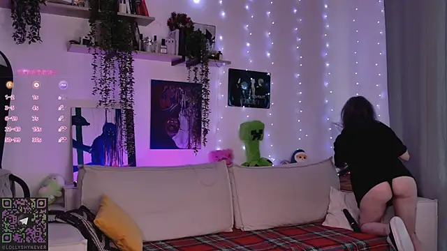 Lollyshy online show from February 7, 2026, 9:02 am