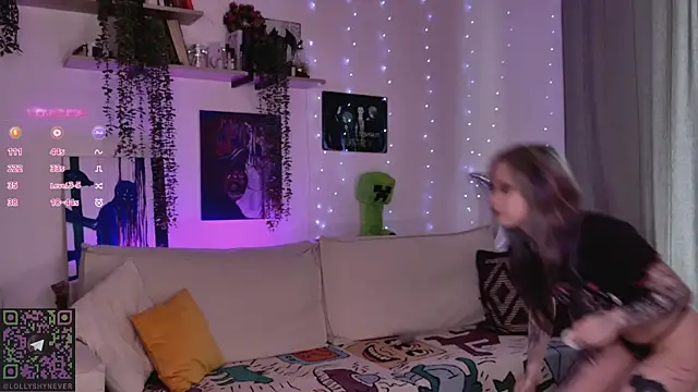 Lollyshy online show from February 20, 2026, 8:27 am