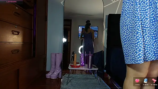 karlamoon23 online show from April 5, 2026, 6:27 pm