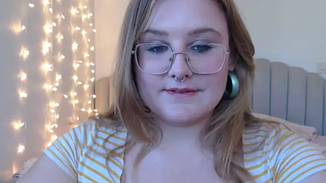Snapshot of AgnesRoseCams chatting on June 12, 2026, 10:14 am AgnesRoseCams online show from June 12, 2026, 10:14 am