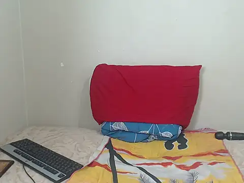  SweetLips  online show from April 19, 2026, 6:10 pm