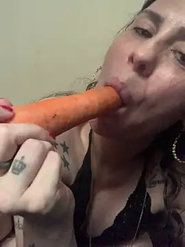 Lhcruz online show from April 4, 2026, 7:00 pm