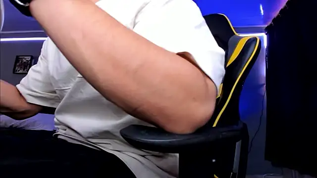 alexgiraldo   online show from October 12, 2025, 5:34 pm