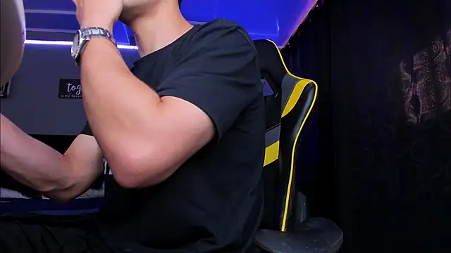 alexgiraldo   online show from October 21, 2025, 2:29 pm