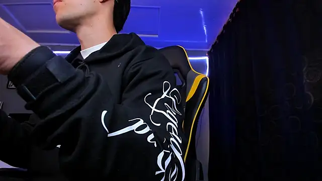 alexgiraldo   online show from December 3, 2025, 11:52 am