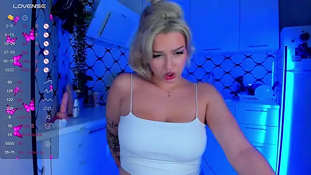 Candy Mur online show from September 30, 2025, 8:58 pm