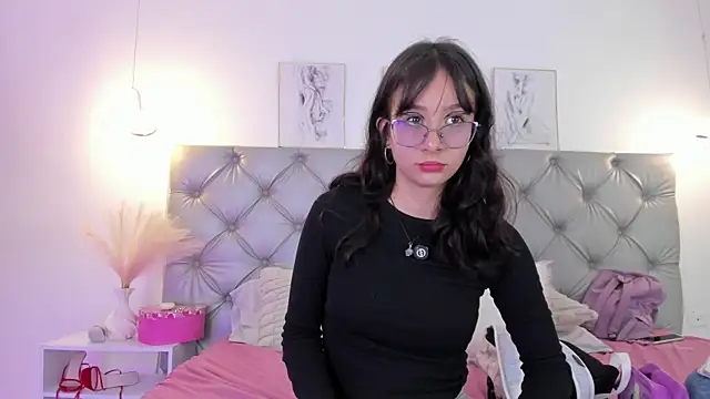 Snapshot of Naughty_Couple83 chatting on April 29, 2026, 4:33 pm Naughty Couple83 online show from April 29, 2026, 4:33 pm