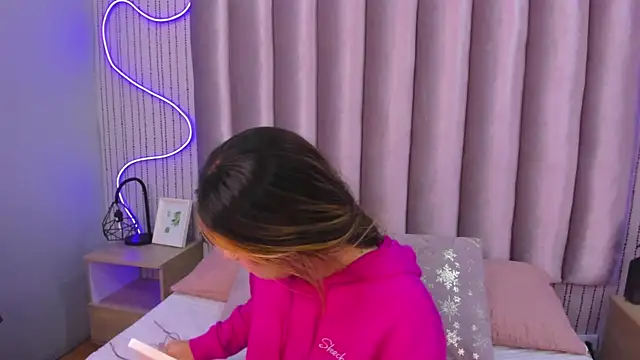 SamanthaPeachss online show from November 6, 2025, 12:06 pm