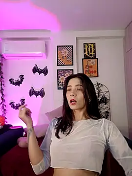 mishelkrave  online show from October 28, 2025, 10:23 pm