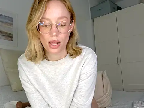 MissFrenchy online show from March 1, 2026, 9:17 pm