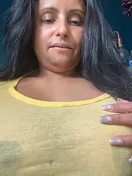 Snapshot of Angelaarayexx chatting on May 18, 2026, 8:42 am Angelaarayexx online show from May 18, 2026, 8:42 am